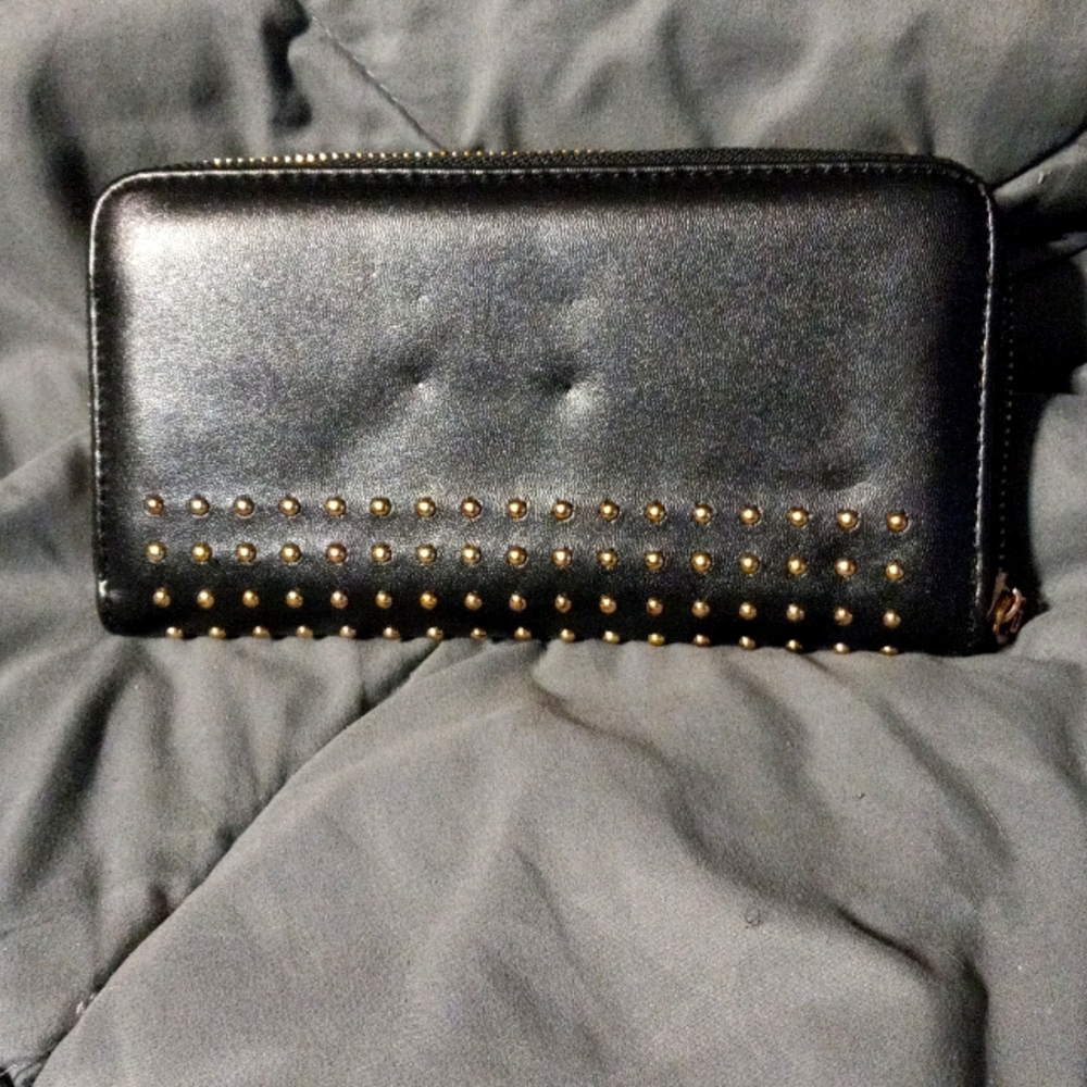 BCBG Wallet - Picture 3 of 5